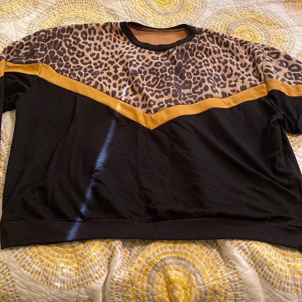 Women’s Oversized Leopard Sweatshirt
